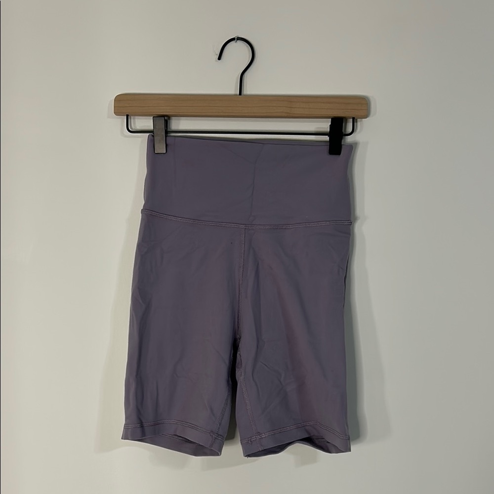 Aritzia TnAction
TNALIFE™ ATMOSPHERE SUPER HI-RISE 7" SHORT